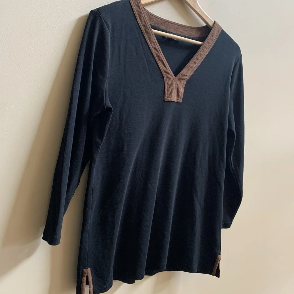 Lauren Ralph‎ Lauren Women's V Neck Blouse Sz Large  Black Faux Suede Details.